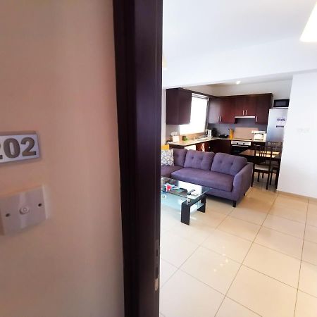 Promenade Breeze City Apartment Larnaca Extérieur photo